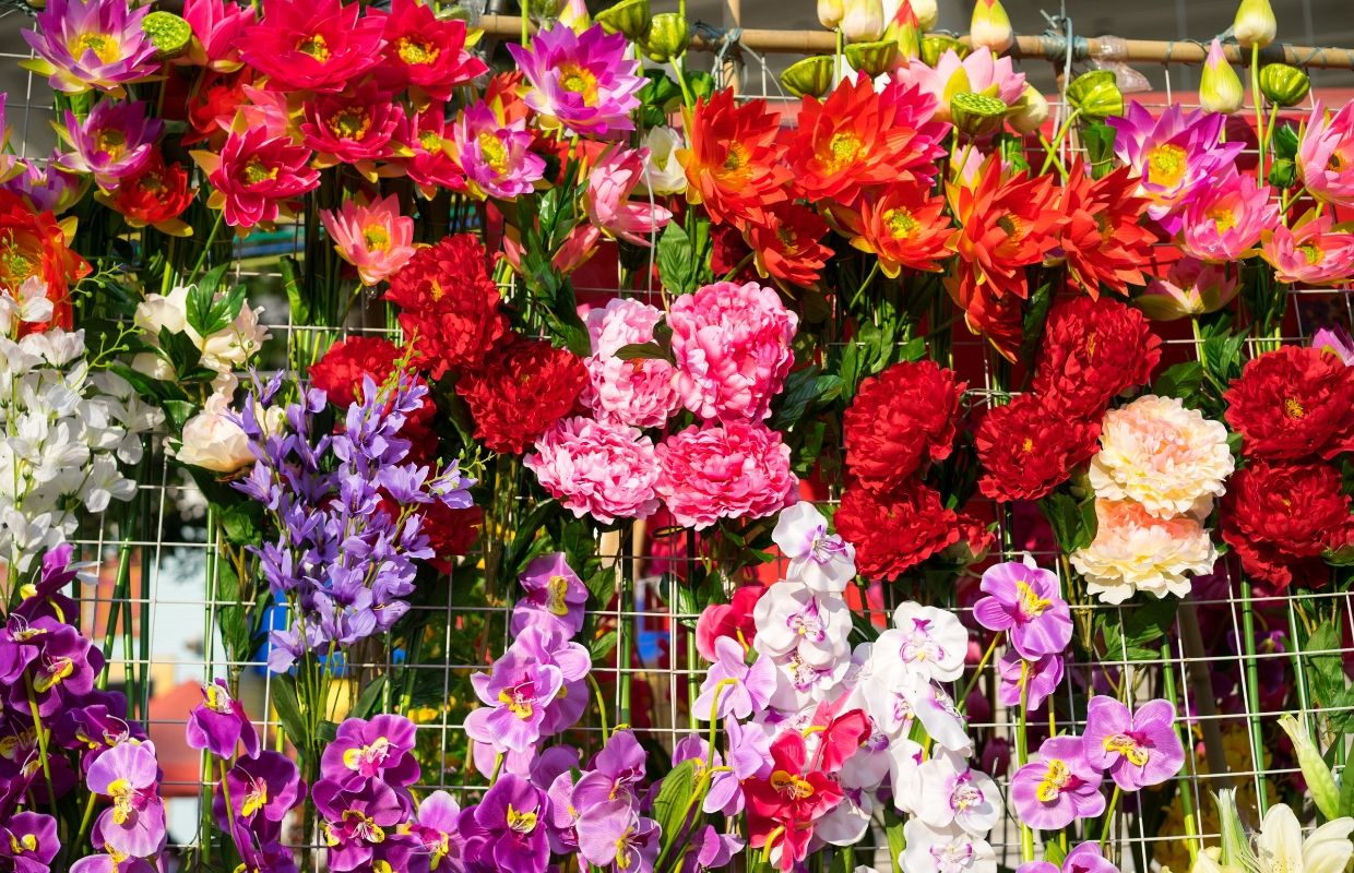 Faux or Fresh? Deciding Between Real & Artificial Plants
